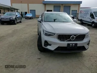 2023 Volvo XC40 Ultimate Bright Theme с VIN YV4L12UA5P2939455, выставлен на аукционе Copart как лот 41344855 с пробегом 18 949 миль миль и Списание • Salvage title. История ставок и продаж доступна на DreamBid. Изображение 10.