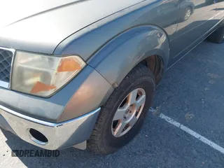 2006 Nissan Frontier SE z VIN 1N6AD07U16C452948, wystawiony jako IAAI lot #42376966 z przebiegiem 228 540 mil mil oraz . Historia ofert i sprzedaży dostępna na DreamBid. Obrazek 6.