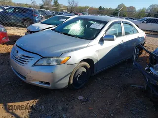 2007 Toyota Camry CE z VIN 4T1BE46K47U608855, wystawiony jako IAAI lot #41885013 z przebiegiem 217 484 mil mil oraz . Historia ofert i sprzedaży dostępna na DreamBid. Obrazek 2.