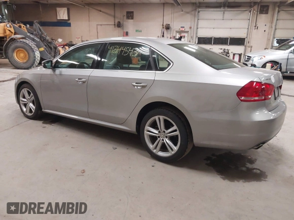 2014 Volkswagen Passat SE z VIN 1VWBT7A31EC102802, wystawiony jako IAAI lot #41344543 z przebiegiem 106 758 mil mil oraz . Historia ofert i sprzedaży dostępna na DreamBid. Obrazek 3.
