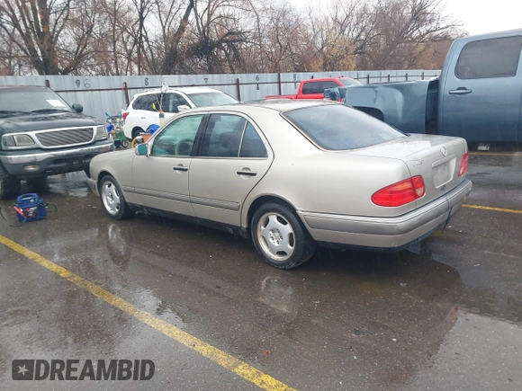 1997 Mercedes-Benz E-Class with VIN WDBJF72F0VA323171, listed as a IAAI auction lot 41739952 with 1 mi miles. Bid and sale history available at carsss.com. Image 3.