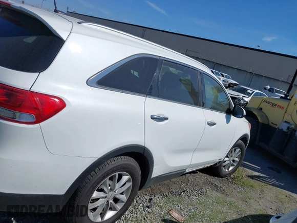 2017 Kia Sorento LX z VIN 5XYPGDA30HG315882, wystawiony jako IAAI lot #41801283 z przebiegiem 165 950 mil mil oraz . Historia ofert i sprzedaży dostępna na DreamBid. Obrazek 14.