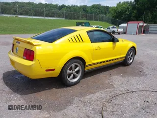 2005 Ford Mustang Deluxe с VIN 1ZVFT80N955161885, выставлен на аукционе IAAI как лот 42520931 с пробегом 240 753 миль миль и . История ставок и продаж доступна на DreamBid. Изображение 4.