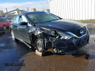 2018 Nissan Altima 2.5 S with VIN 1N4AL3AP8JC475510, listed as a IAAI auction lot 41517953 with 181,765 mi miles. Bid and sale history available at carsss.com. Image 1.