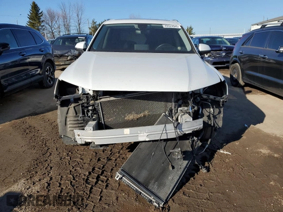 2019 Audi Q7 Prestige with VIN WA1VAAF75KD011398, listed as a Copart auction lot 49524945 with 103,306 mi miles and Salvage Title. Bid and sale history available at carsss.com. Image 5.