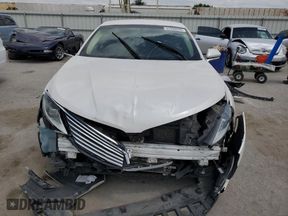 2014 Lincoln MKZ Hybrid z VIN 3LN6L2LU2ER816576, wystawiony jako Copart lot #57030235 z przebiegiem 221 863 mil mil oraz Szkoda całkowita • Salvage title. Historia ofert i sprzedaży dostępna na DreamBid. Obrazek 5.