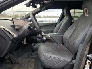 2023 BMW iX xDrive50 z VIN WB523CF0XPCL15501, wystawiony jako Copart lot #46117065 z przebiegiem 14 695 mil mil oraz Szkoda całkowita • Salvage title. Historia ofert i sprzedaży dostępna na DreamBid. Obrazek 7.