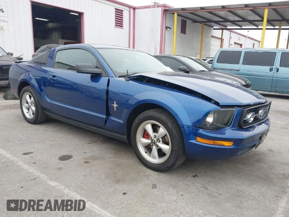2007 Ford Mustang Deluxe with VIN 1ZVHT80N275215068, listed as a IAAI auction lot 41866367 with 174,791 mi miles. Bid and sale history available at carsss.com. Image 1.
