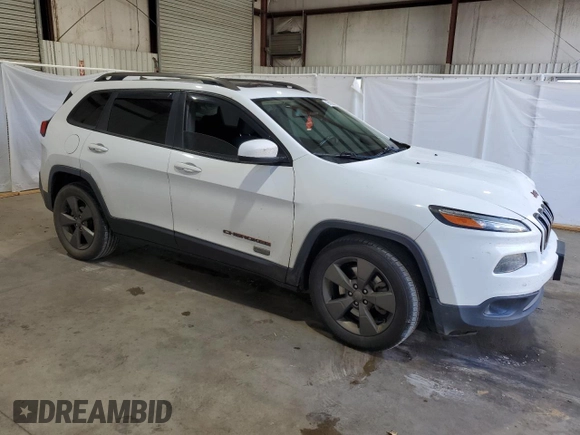 2016 Jeep Cherokee Altitude with VIN 1C4PJLCB0GW350486, listed as a Copart auction lot 85436634 with 198,587 mi miles and Salvage Title. Bid and sale history available at carsss.com. Image 4.