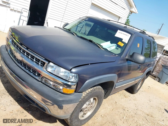 2002 Chevrolet Tahoe LT with VIN 1GNEC13ZX2R273935, listed as a IAAI auction lot 42036083 with 205,995 mi miles. Bid and sale history available at carsss.com. Image 2.