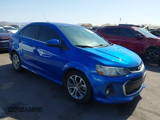 2017 Chevrolet Sonic LT z VIN 1G1JD5SH9H4157757, wystawiony jako IAAI lot #42302389 z przebiegiem 129 228 mil mil oraz . Historia ofert i sprzedaży dostępna na DreamBid. Obrazek 1.
