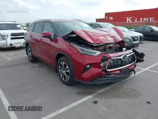 2022 Toyota Highlander XLE with VIN 5TDHZRBH3NS565086, listed as a IAAI auction lot 42481722 with 68,578 mi miles and . Bid and sale history available at DreamBid. Image 1.