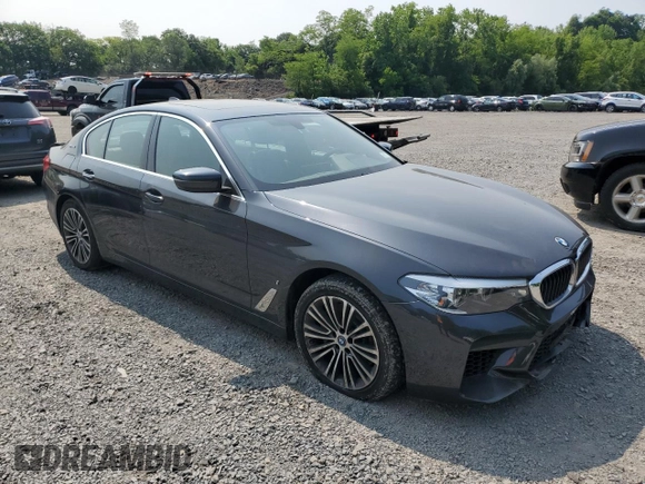 2018 BMW 5 Series 530e xDrive z VIN WBAJB1C52JG623900, wystawiony jako Copart lot #58125105 z przebiegiem 101 615 mil mil oraz Szkoda całkowita • Salvage title. Historia ofert i sprzedaży dostępna na DreamBid. Obrazek 4.