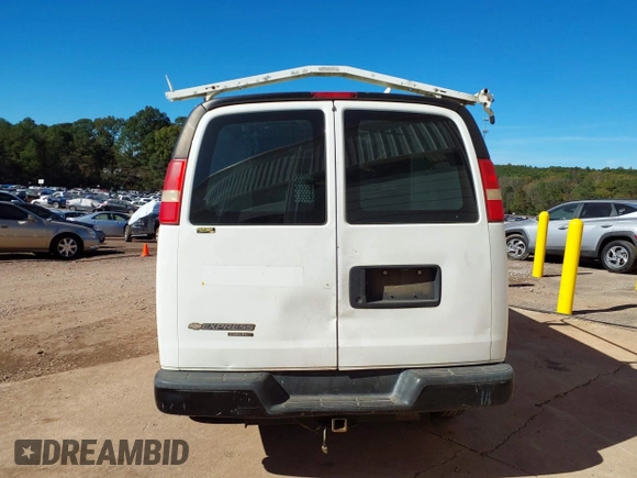 2014 Chevrolet Express Cargo z VIN 1GCWGFCA3E1143040, wystawiony jako IAAI lot #40703687 z przebiegiem 315 472 mil mil oraz . Historia ofert i sprzedaży dostępna na DreamBid. Obrazek 16.
