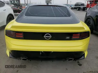 2023 Nissan Z Performance z VIN JN1BZ4BH1PM310365, wystawiony jako Copart lot #73693544 z przebiegiem 10 320 mil mil oraz Szkody całkowita. Historia ofert i sprzedaży dostępna na DreamBid. Obrazek 6.