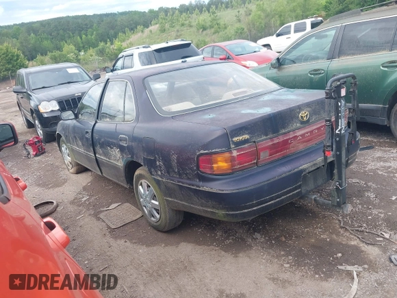 1993 Toyota Camry LE z VIN 4T1SK12E6PU248270, wystawiony jako IAAI lot #42160426 z przebiegiem 225 221 mil mil oraz . Historia ofert i sprzedaży dostępna na DreamBid. Obrazek 3.