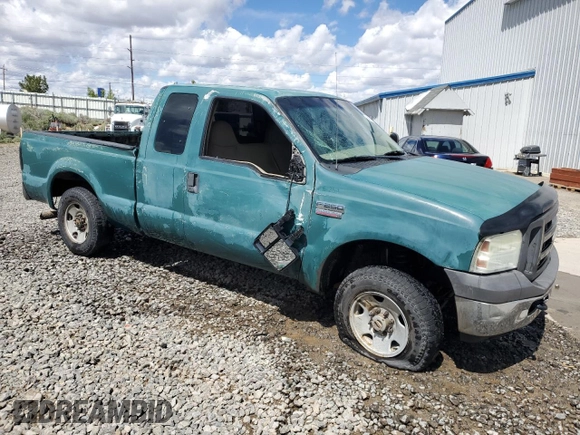 2005 Ford F-250 XL z VIN 1FTSX20P45EC42118, wystawiony jako Copart lot #56605955 z przebiegiem 243 932 mil mil oraz Szkoda całkowita • Salvage title. Historia ofert i sprzedaży dostępna na DreamBid. Obrazek 4.