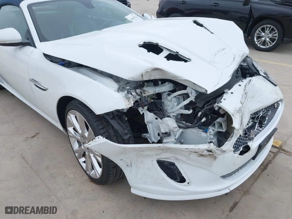 2014 Jaguar XK with VIN SAJWA4EC9EMB52042, listed as a IAAI auction lot 41635233 with 10,566 mi miles. Bid and sale history available at carsss.com. Image 17.