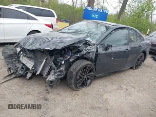 2025 Toyota Camry LE z VIN 4T1DBADK6SU509451, wystawiony jako IAAI lot #42040733 z przebiegiem 22 091 mil mil oraz . Historia ofert i sprzedaży dostępna na DreamBid. Obrazek 18.