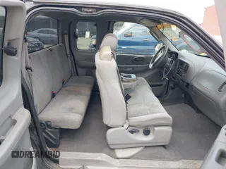 2002 Ford F-150 XL z VIN 1FTRX07W12KD47521, wystawiony jako IAAI lot #42044623 z przebiegiem 334 930 mil mil oraz . Historia ofert i sprzedaży dostępna na DreamBid. Obrazek 8.
