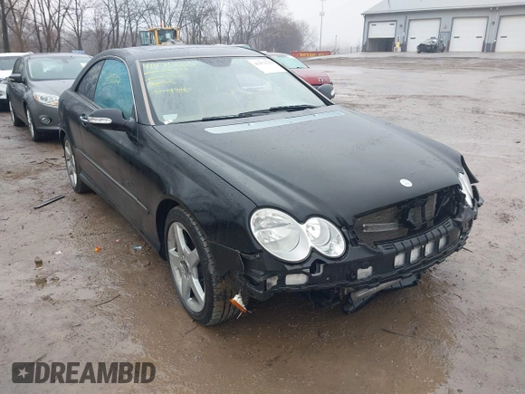 2007 Mercedes-Benz CLK-Class 5.5L with VIN WDBTJ72H77F214706, listed as a IAAI auction lot 41471332 with 87,310 mi miles. Bid and sale history available at carsss.com. Image 1.