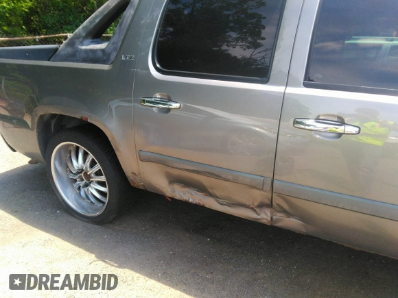 2007 Chevrolet Avalanche 3LT with VIN 3GNFK12397G266261, listed as a IAAI auction lot 42304396 with 187,573 mi miles and . Bid and sale history available at DreamBid. Image 6.