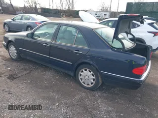 1999 Mercedes-Benz E-Class with VIN WDBJF65H1XA817789, listed as a IAAI auction lot 41818511 with 999,999 mi miles. Bid and sale history available at carsss.com. Image 3.