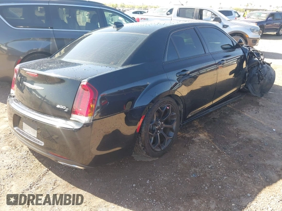 2019 Chrysler 300 S z VIN 2C3CCABG5KH562838, wystawiony jako IAAI lot #42134711 z przebiegiem 118 506 mil mil oraz . Historia ofert i sprzedaży dostępna na DreamBid. Obrazek 4.