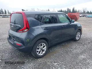 2022 Kia Soul LX with VIN KNDJ23AU5N7834572, listed as a IAAI auction lot 41829793 with 32,437 mi miles. Bid and sale history available at carsss.com. Image 4.