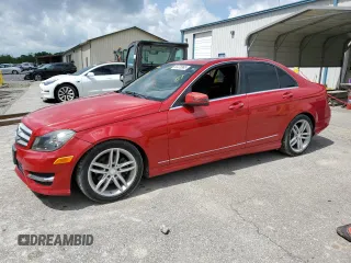 2013 Mercedes-Benz C 250 Sport z VIN WDDGF4HB2DR266427, wystawiony jako Copart lot #55076985 z przebiegiem 153 860 mil mil oraz Czysty tytuł • Clean title. Historia ofert i sprzedaży dostępna na DreamBid. Obrazek 1.
