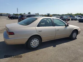 1998 Toyota Camry LE z VIN JT2BG22K8W0192431, wystawiony jako Copart lot #59421795 z przebiegiem 63 232 mil mil oraz Czysty tytuł • Clean title. Historia ofert i sprzedaży dostępna na DreamBid. Obrazek 3.