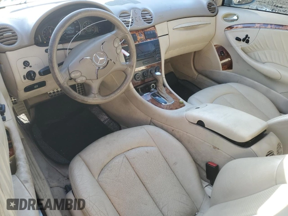 2005 Mercedes-Benz CLK 320 z VIN WDBTJ65J95F148455, wystawiony jako Copart lot #46661625 z przebiegiem 172 524 mil mil oraz Szkody całkowita. Historia ofert i sprzedaży dostępna na DreamBid. Obrazek 8.