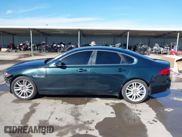 2017 Jaguar XF 35t Prestige with VIN SAJBE4BV0HCY47218, listed as a IAAI auction lot 41040063 with 100,823 mi miles. Bid and sale history available at carsss.com. Image 15.
