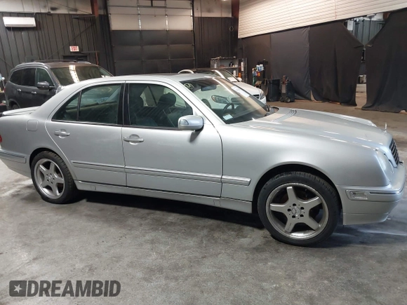 2002 Mercedes-Benz E-Class with VIN WDBJF82J52X062526, listed as a IAAI auction lot 41192641 with 126,352 mi miles. Bid and sale history available at carsss.com. Image 13.