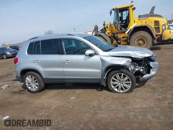 2012 Volkswagen Tiguan S z VIN WVGBV7AX9CW571627, wystawiony jako IAAI lot #41710871 z przebiegiem 157 998 mil mil oraz . Historia ofert i sprzedaży dostępna na DreamBid. Obrazek 13.