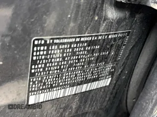 2018 Volkswagen Tiguan SEL z VIN 3VV2B7AX7JM002724, wystawiony jako Copart lot #57390965 z przebiegiem 103 661 mil mil oraz Szkoda całkowita • Salvage title. Historia ofert i sprzedaży dostępna na DreamBid. Obrazek 13.