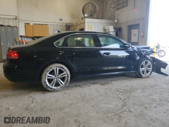 2014 Volkswagen Passat SE z VIN 1VWBN7A35EC121511, wystawiony jako Copart lot #48156315 z przebiegiem 136 472 mil mil oraz Szkoda całkowita • Salvage title. Historia ofert i sprzedaży dostępna na DreamBid. Obrazek 3.