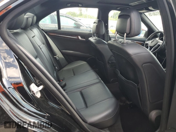 2013 Mercedes-Benz C 300 Sport z VIN WDDGF8AB1DR244937, wystawiony jako Copart lot #62313075 z przebiegiem 118 795 mil mil oraz Szkoda całkowita • Salvage title. Historia ofert i sprzedaży dostępna na DreamBid. Obrazek 10.
