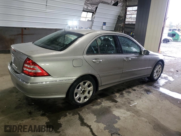 2005 Mercedes-Benz C 320 z VIN WDBRF84J65F557876, wystawiony jako Copart lot #76041884 z przebiegiem 113 664 mil mil oraz Czysty tytuł • Clean title. Historia ofert i sprzedaży dostępna na DreamBid. Obrazek 3.