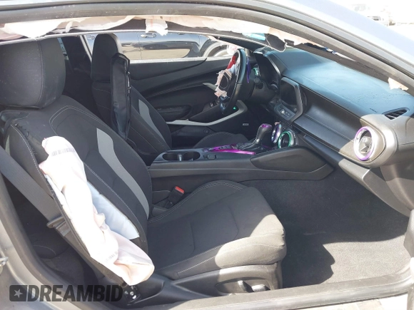 2021 Chevrolet Camaro 1LT z VIN 1G1FB1RX9M0125698, wystawiony jako IAAI lot #41824653 z przebiegiem 69 365 mil mil oraz . Historia ofert i sprzedaży dostępna na DreamBid. Obrazek 5.