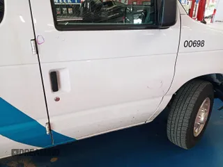 2013 Ford Econoline Cargo Commercial z VIN 1FTNE2EL2DDB26364, wystawiony jako IAAI lot #42854334 z przebiegiem 98 848 mil mil oraz . Historia ofert i sprzedaży dostępna na DreamBid. Obrazek 32.