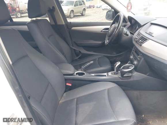 2013 BMW X1 28i with VIN WBAVM1C59DVW44965, listed as a IAAI auction lot 41951047 with 122,191 mi miles. Bid and sale history available at carsss.com. Image 5.
