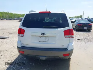 2009 Kia Borrego EX with VIN KNDJH741995016237, listed as a IAAI auction lot 42140573 with 161,269 mi miles. Bid and sale history available at carsss.com. Image 16.