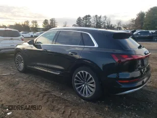 2019 Audi e-tron Prestige z VIN WA1VAAGE5KB024077, wystawiony jako Copart lot #69376182 z przebiegiem 34 077 mil mil oraz . Historia ofert i sprzedaży dostępna na DreamBid. Obrazek 2.