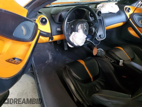 2016 McLaren 570S z VIN SBM13DAA7GW000814, wystawiony jako Copart lot #55457784 z przebiegiem 31 324 mil mil oraz . Historia ofert i sprzedaży dostępna na DreamBid. Obrazek 8.
