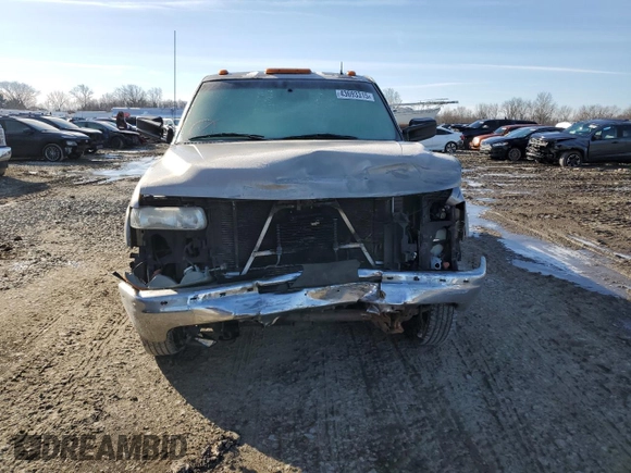 2001 Chevrolet Silverado 3500 LS with VIN 1GCJK33G81F166788, listed as a Copart auction lot 43693315 with 428,170 mi miles and Salvage Title. Bid and sale history available at carsss.com. Image 5.