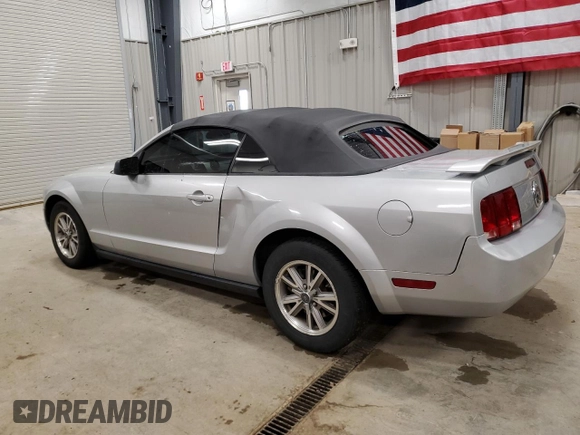 2005 Ford Mustang Deluxe with VIN 1ZVFT84N155208479, listed as a Copart auction lot 43827665 with 139,599 mi miles and Clean title. Bid and sale history available at DreamBid. Image 2.