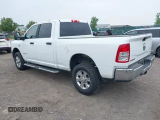 2024 Ram 2500 Big Horn z VIN 3C6UR5DL0RG154118, wystawiony jako IAAI lot #42427743 z przebiegiem 65 535 mil mil oraz . Historia ofert i sprzedaży dostępna na DreamBid. Obrazek 3.