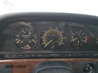1987 Mercedes-Benz 560 with VIN WDBCA39D7HA322057, listed as a Copart auction lot 83717904 with 246,060 mi miles and Clean Title. Bid and sale history available at DreamBid. Image 9.