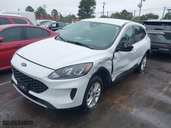 2020 Ford Escape SE with VIN 1FMCU9G67LUA64867, listed as a IAAI auction lot 40421269 with NaN miles. Bid and sale history available at carsss.com. Image 17.
